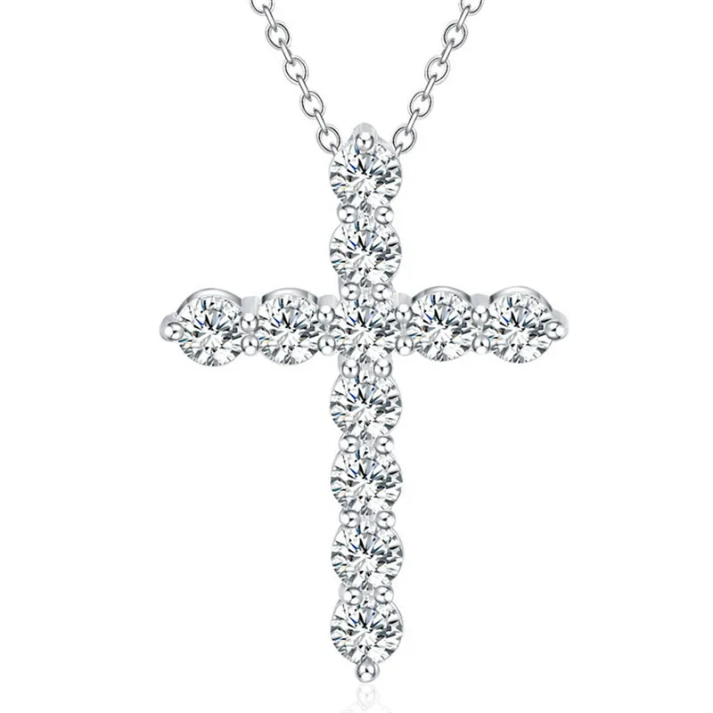 Colar Prata Pingente Crucifixo, adornado com deslumbrantes pedras de zircônia. Adquira agora e deixe sua fé brilhar.
