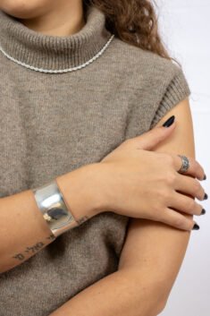 Bracelete de Prata 925 Feminino – Design Largo e Polido com Elegância Atemporal