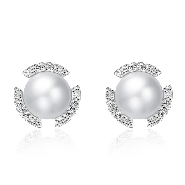 Brincos em Prata Stud com Pérolas