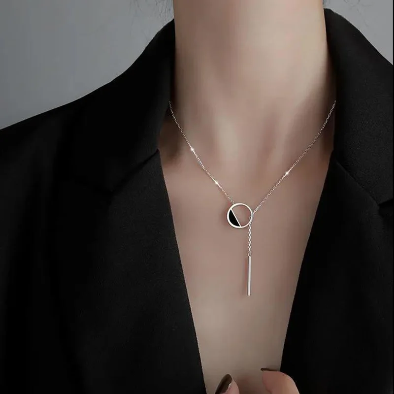 Colar Feminino de Prata 925 Círculo Minimalista com Pêndulo Moderno - Imagem 2