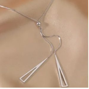 Colar de Prata Triângulo Geométrico