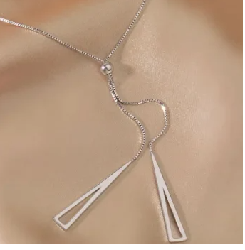 Colar de Prata Triângulo Geométrico