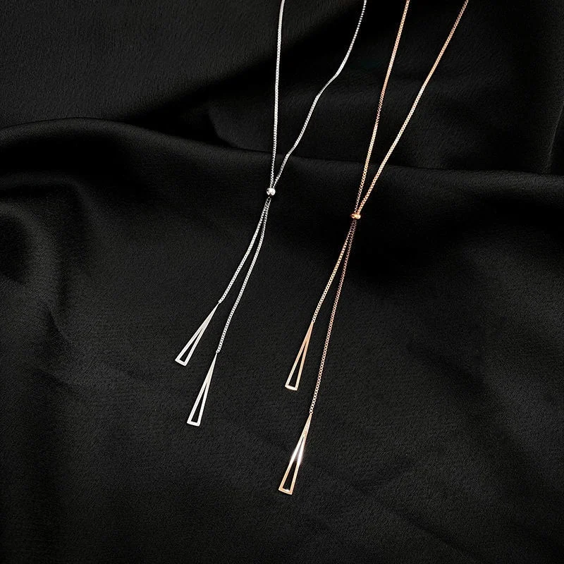 Colar de Prata Triângulo Geométrico - Imagem 2