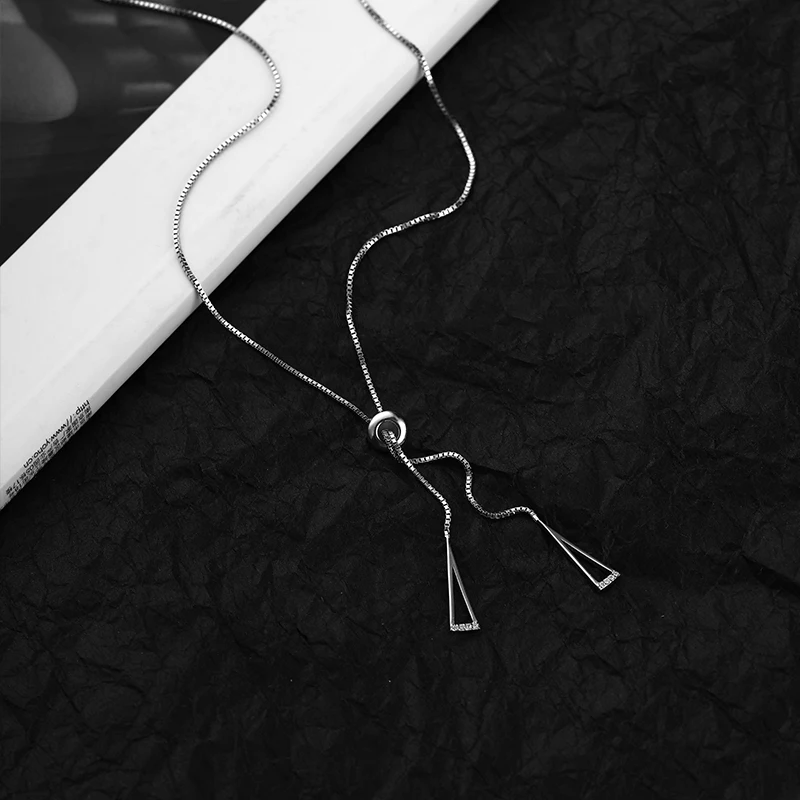 Colar de Prata Triângulo Geométrico - Imagem 6