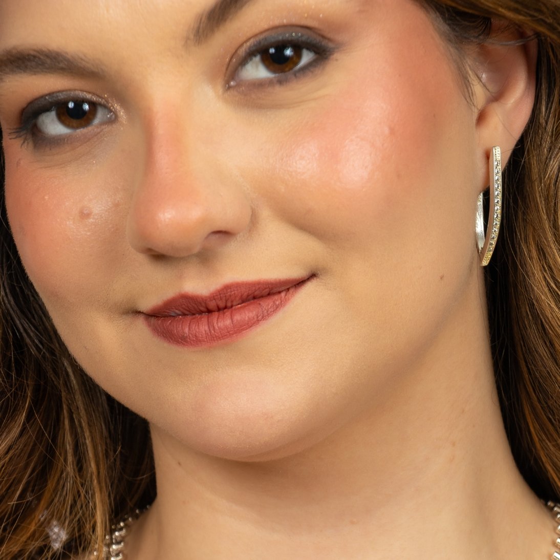 Brincos de Prata com pedras Laterais