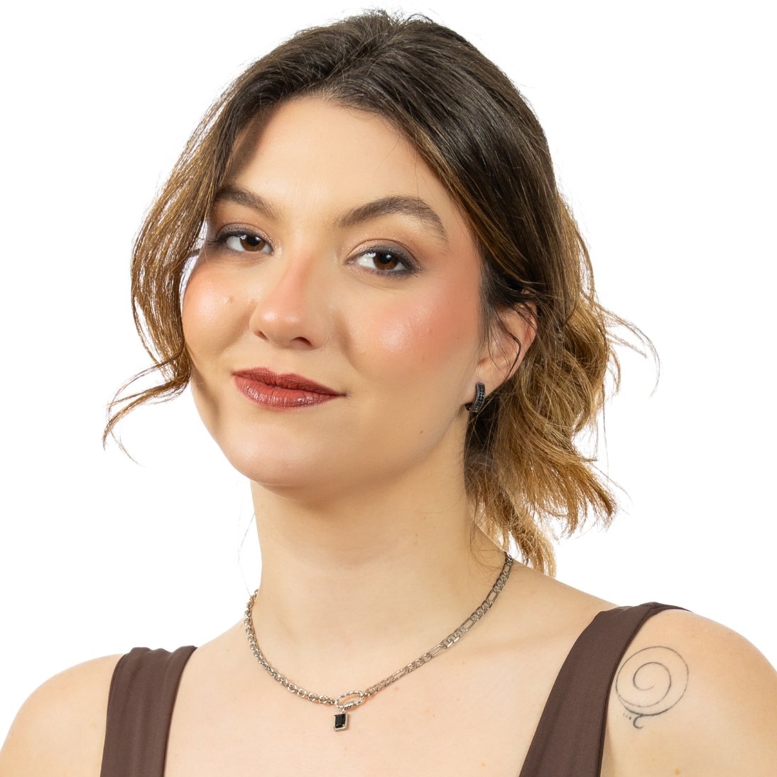 Brinco Argola em Prata 925 com Banho de Ródio Negro e Cravação Preta colo